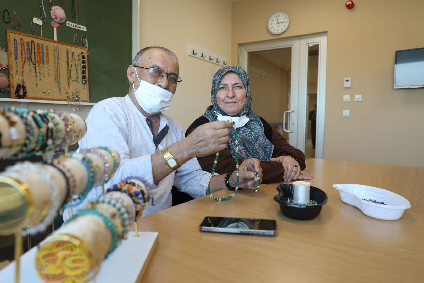 KONYA'DA ONKOLOJİ HASTALARI EL SANATLARIYLA VAKİT GEÇİRİYOR