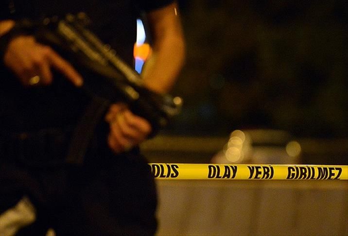 POLİS ARACI BOMBAYA BASTI