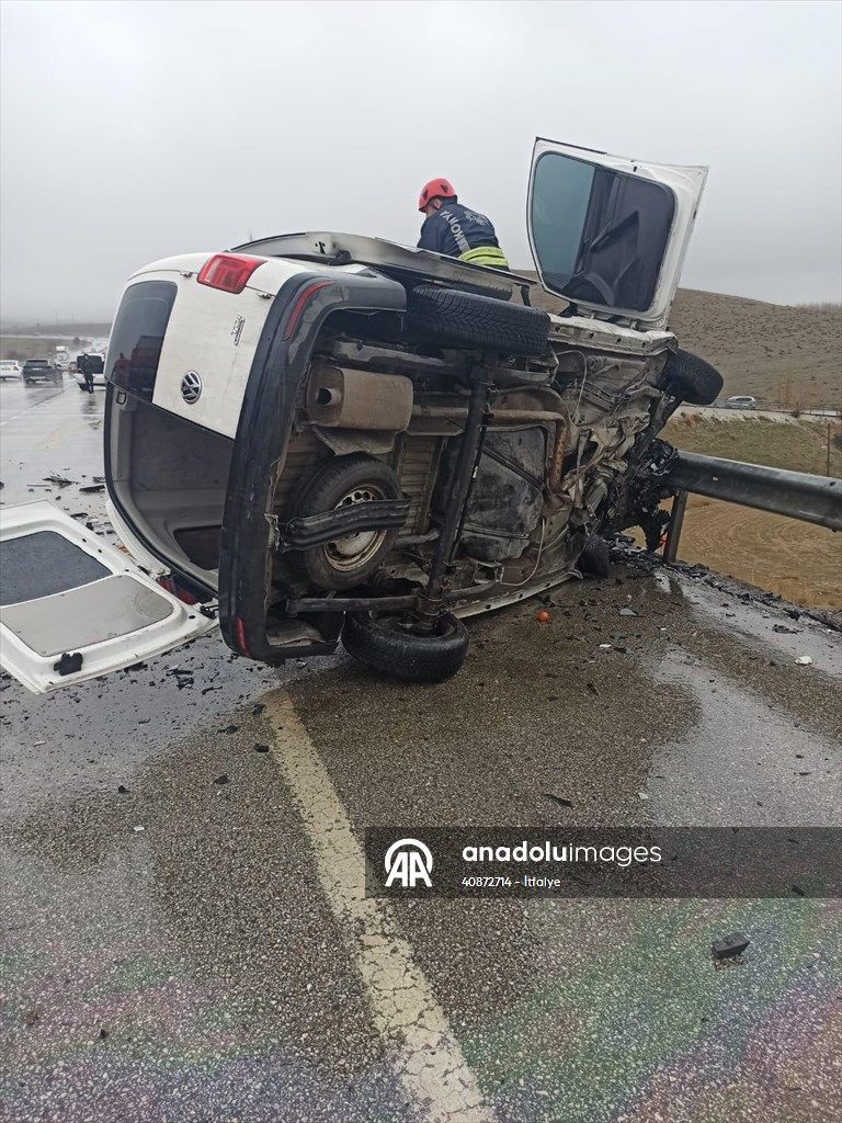 KONYA’DA TRAFİK KAZASI: 2 ÖLÜ, 4 YARALI