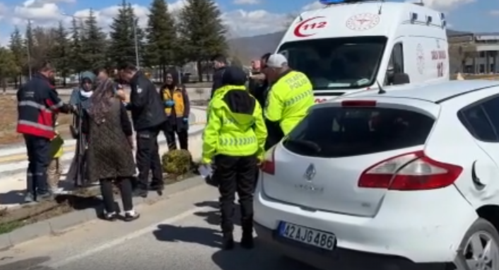 SEYDİŞEHİR’DE İKİ OTOMOBİL ÇARPIŞTI