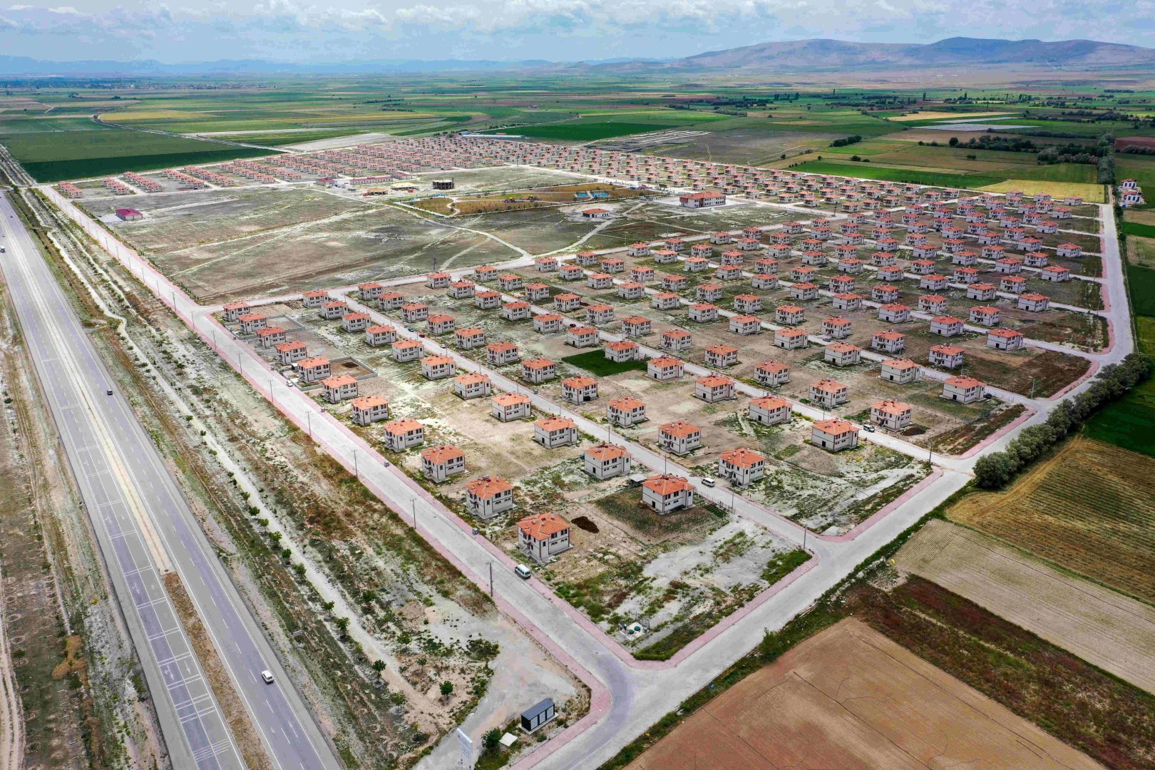 DEDEMLİ MAHALLESİ MERAM'A BAĞLANDI