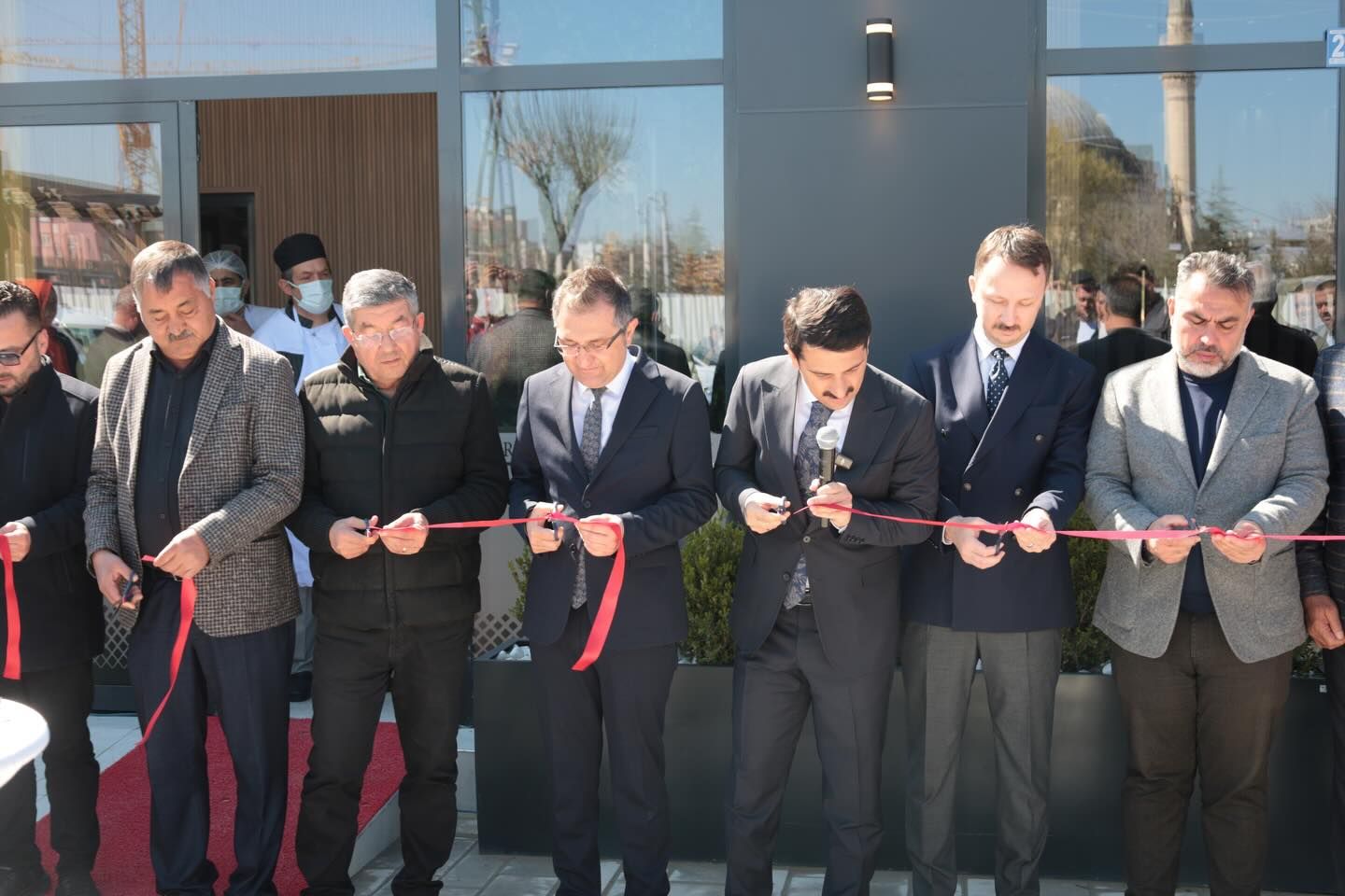 KARAPINAR’DA SOSYAL YARDIMLAŞMA VAKFI YENİ HİZMET BİNASI AÇILDI