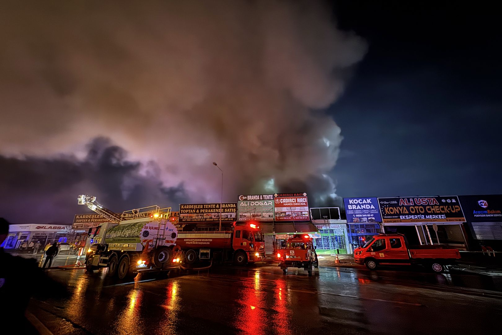 KONYA OTO LASTİKÇİLER SANAYİSİNDE YANGIN!
