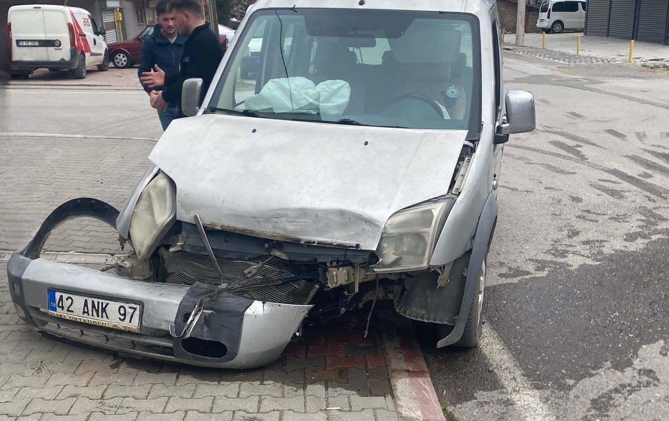 SEYDİŞEHİR’DE TRAFİK KAZASI: 3 YARALI