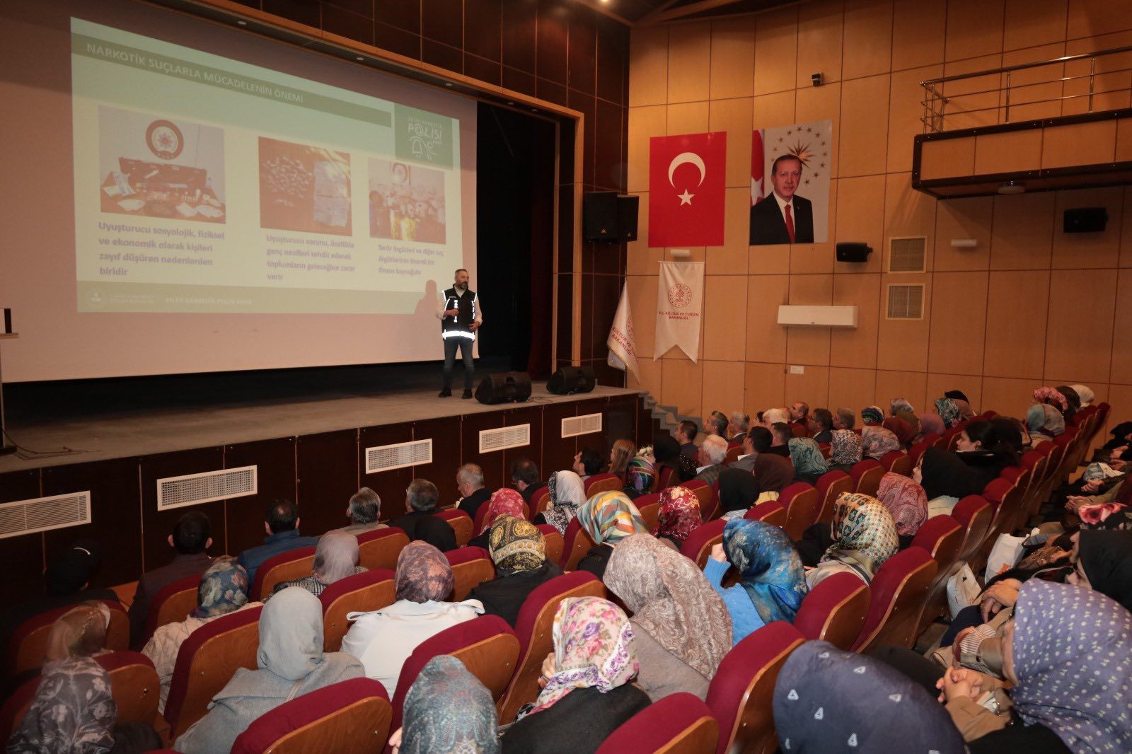 “EN İYİ NARKOTİK POLİSİ: ANNE” PROJESİ İLE AİLELER BİLGİLENDİRİLDİ