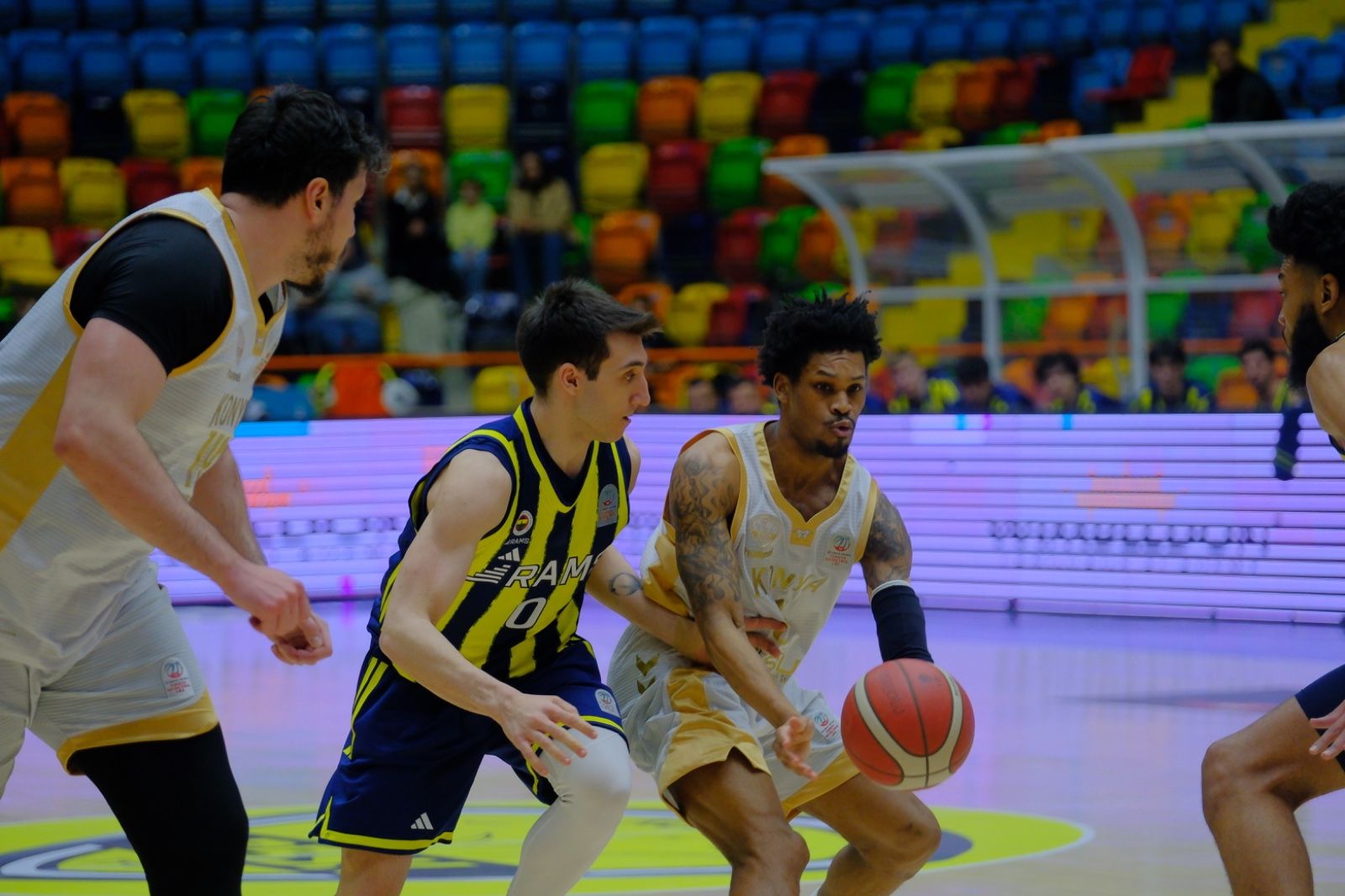 KONYA BÜYÜKŞEHİR BELEDİYESPOR YARI FİNALDE