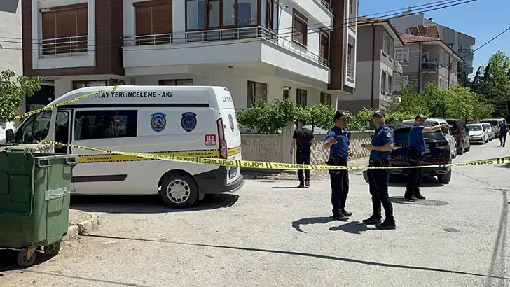 KONYA'DA GENÇ AİLESİNİ KATLETTİ ELİ KANLI PARKTA OTURDU