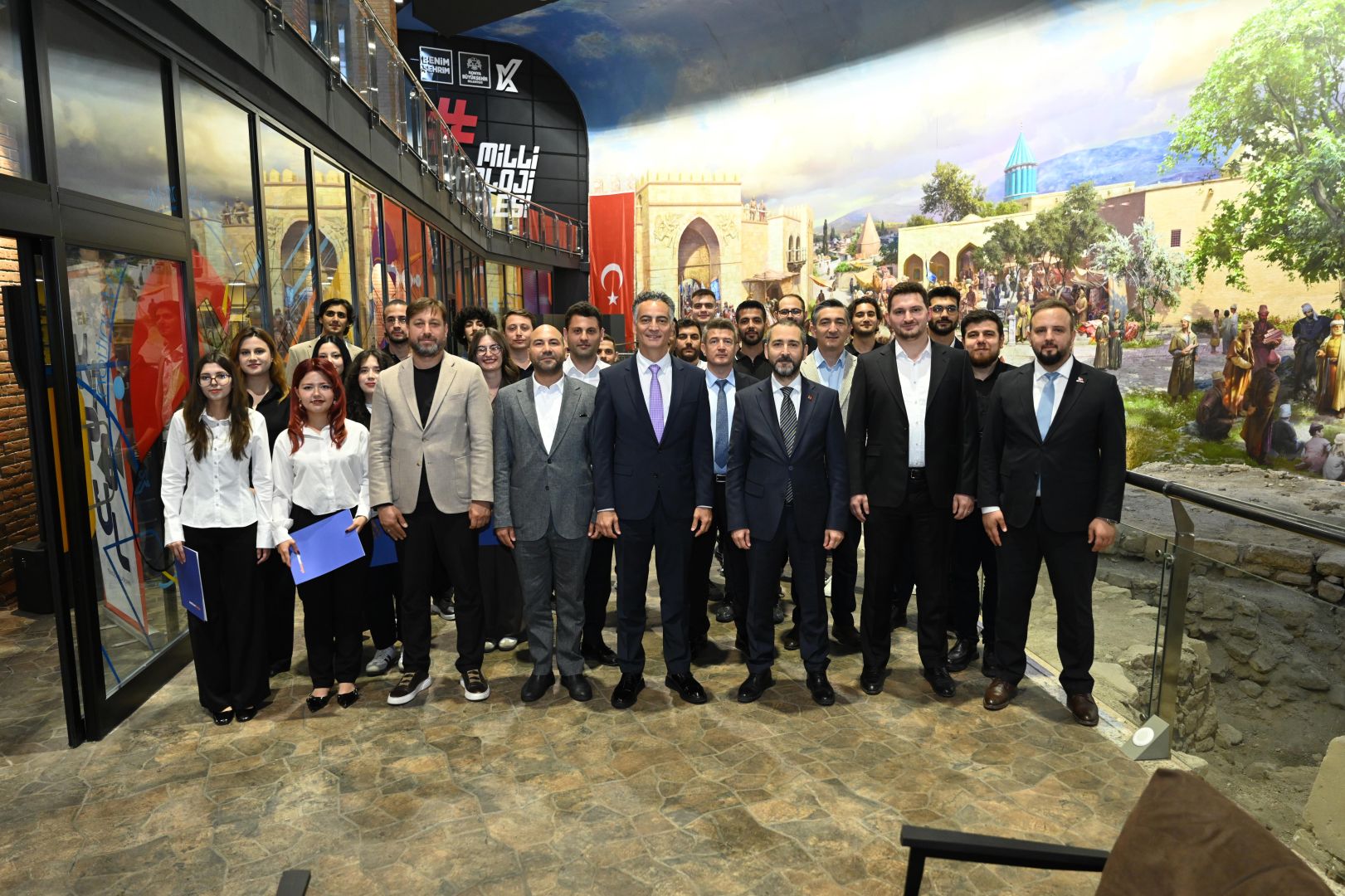 “ENGINEERHUB”TA GELECEĞİN MÜHENDİSLERİ SERTİFİKALARINI ALDI