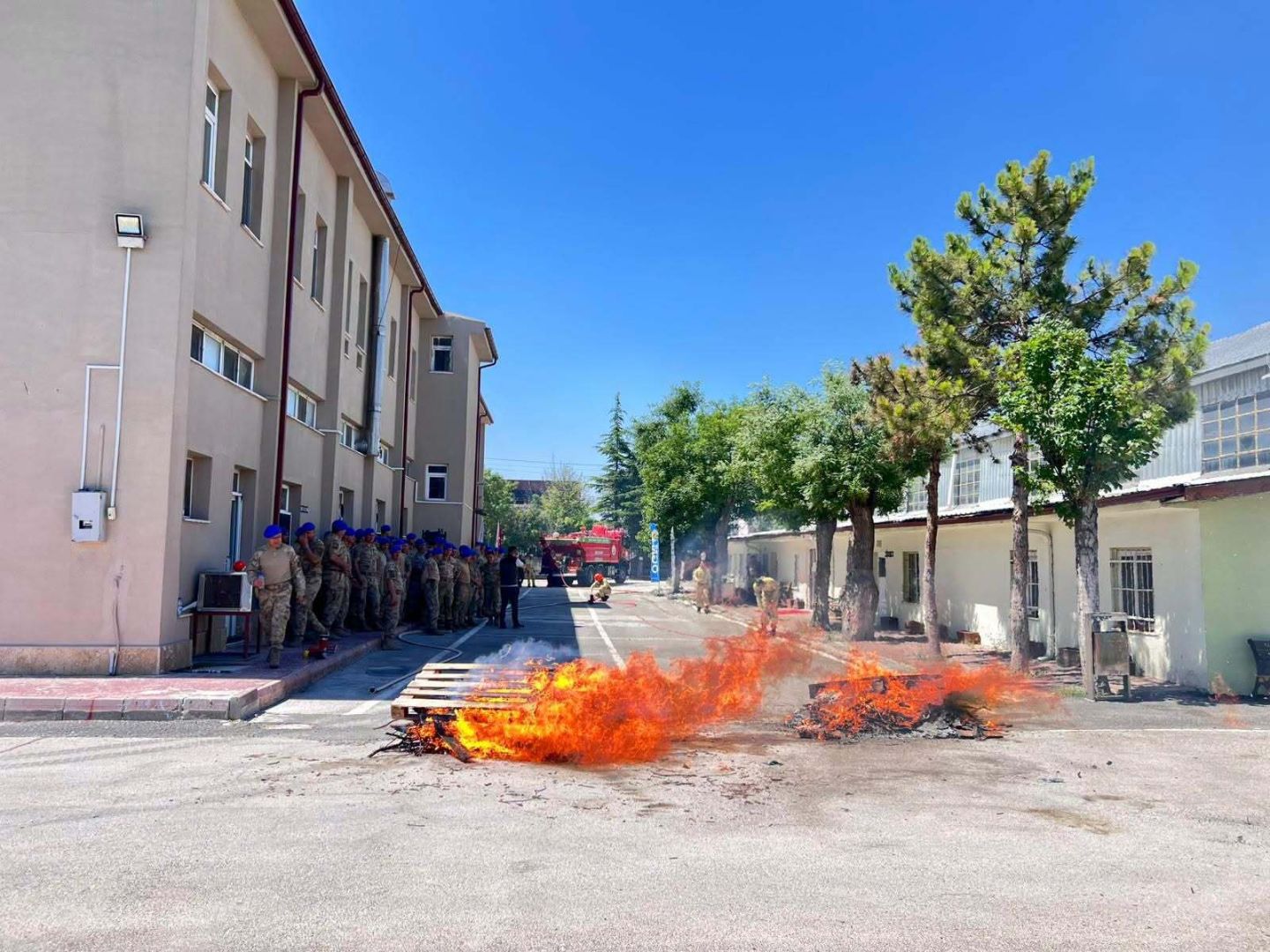 KONYA’DA JANDARMA KOMANDOLARA ORMAN YANGINI EĞİTİMİ  