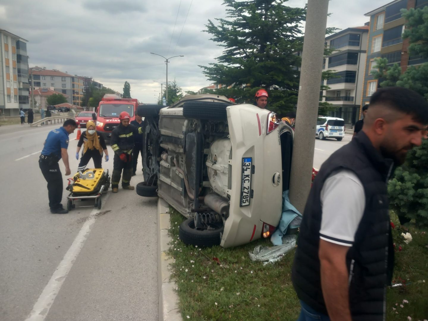 KULU'DA DEVRİLEN ARAÇTA  SÜRÜCÜ  SIKIŞTI