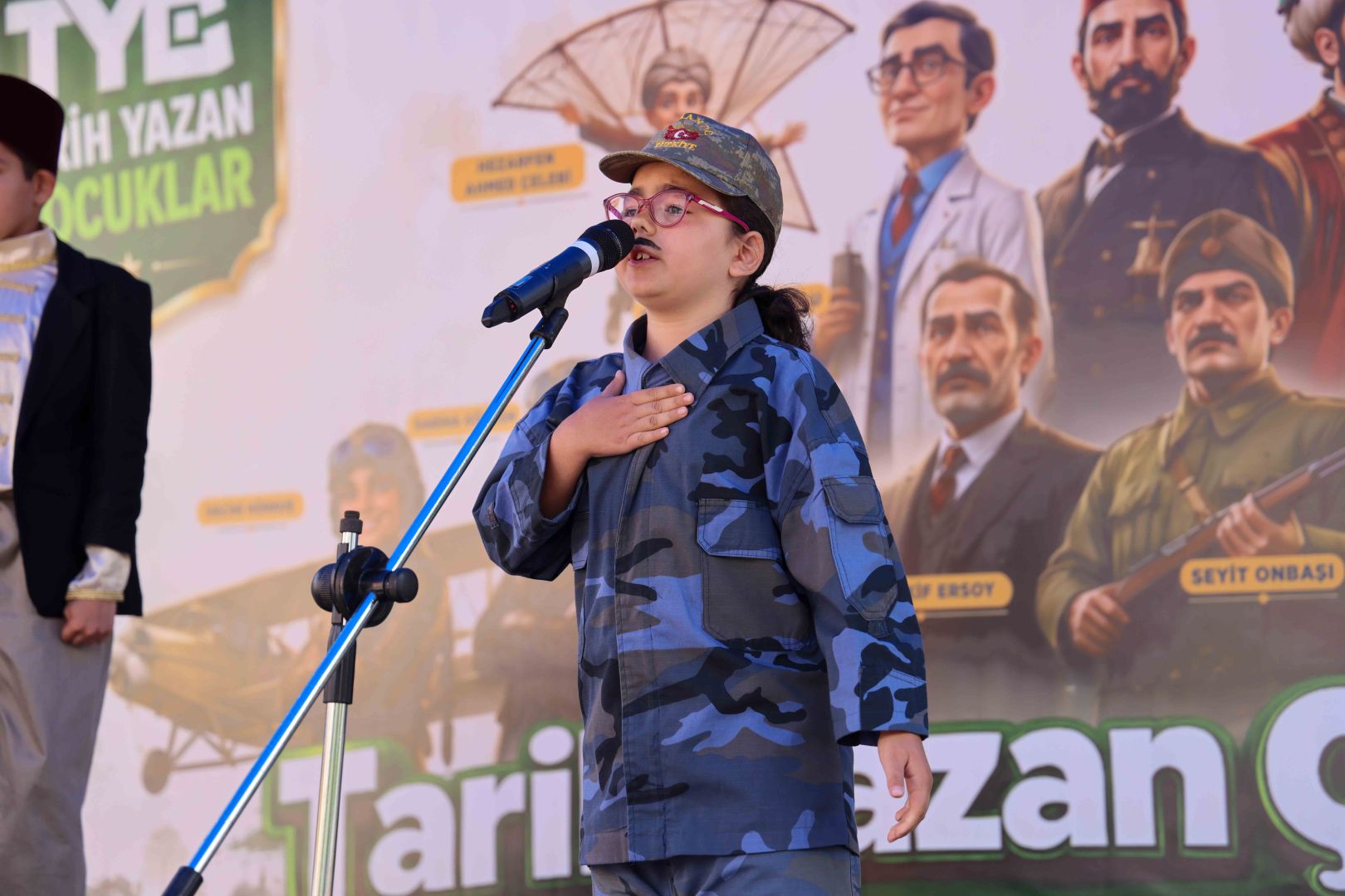 MERAM’DA ÇOCUKLAR TARİHİ SAHNELERLE YAŞATTI  
