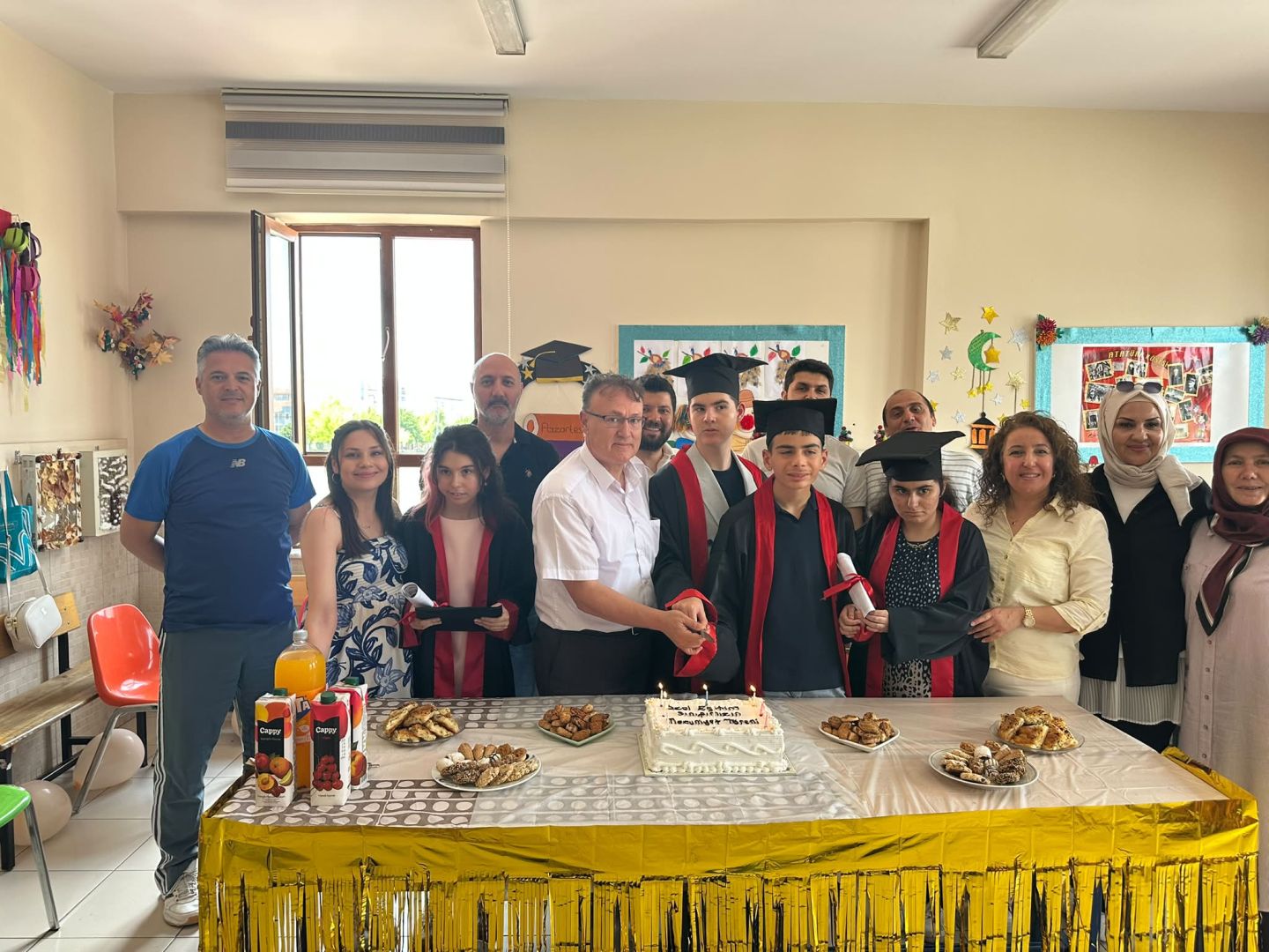 SELÇUKLU'DA ÖZEL ÖĞRENCİLERİN MEZUNİYET SEVİNCİ  